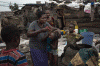 Humana, Poblacin Mujer Aseando un nio, Congo Kinshasa